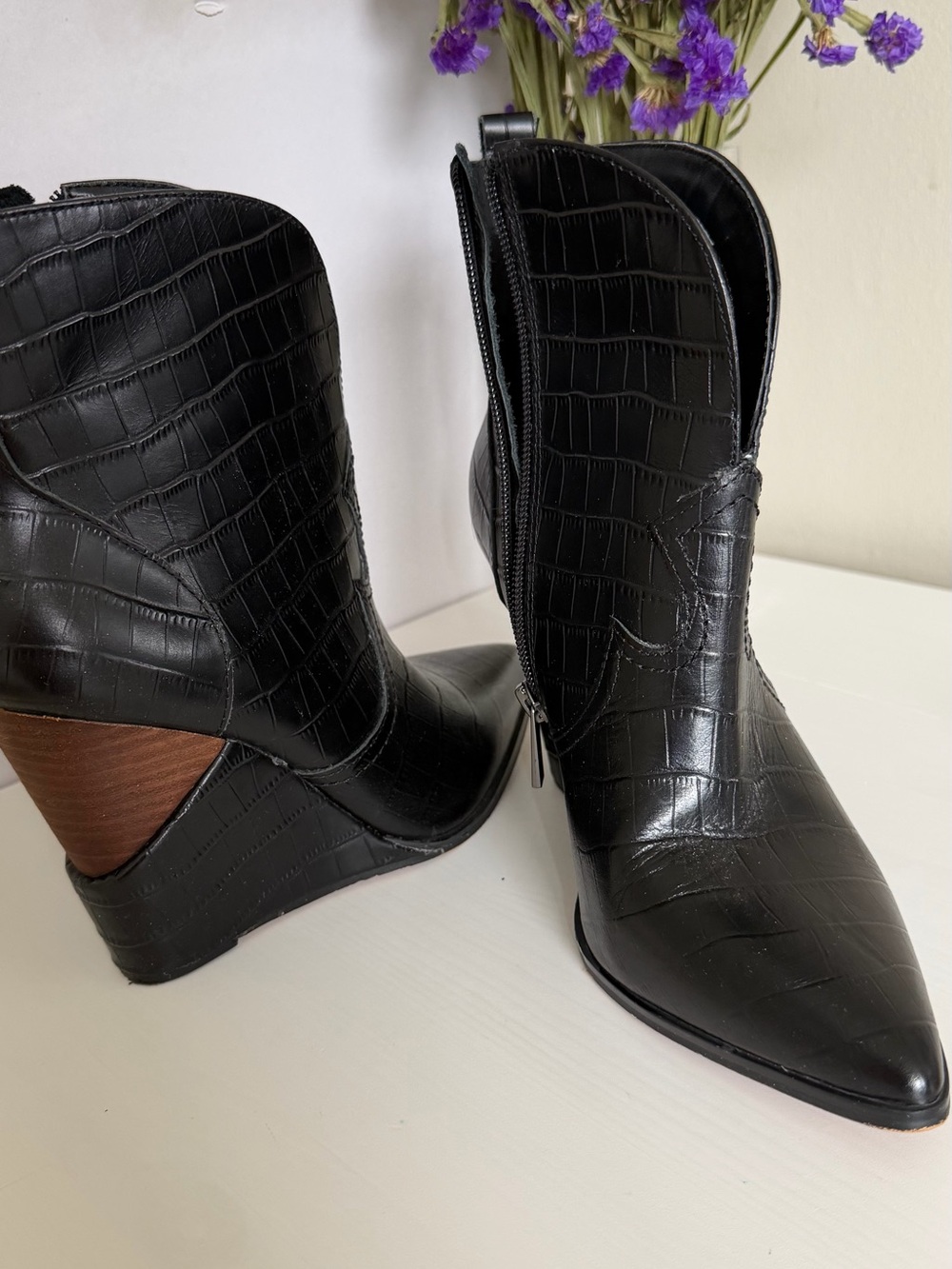 Jessica Simpson Kylin Women’s Black Leather Croc Ankle Bootie Pointed Zip 6.5